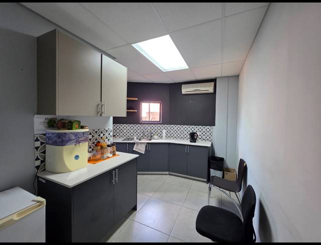120M² OFFICE TO LET IN LANGENHOVENPARK